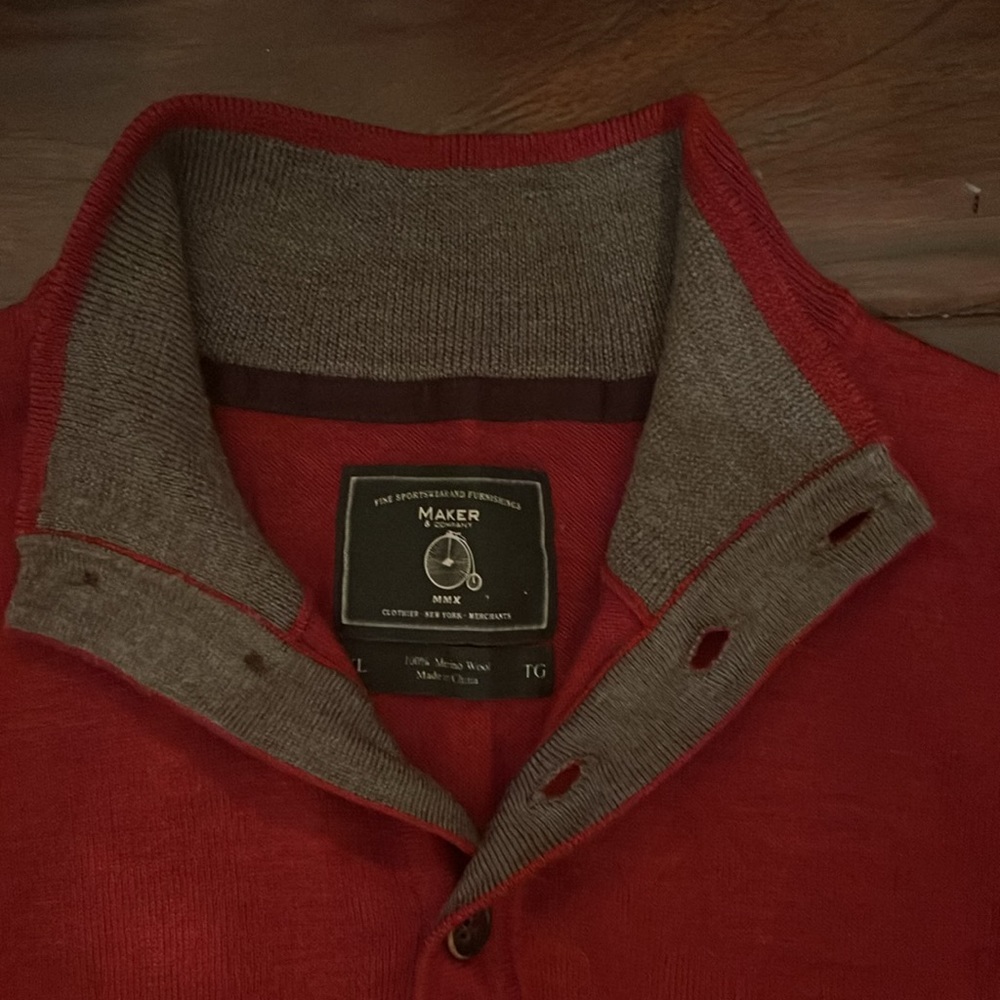 Men’s red pullover - Picture 2 of 2